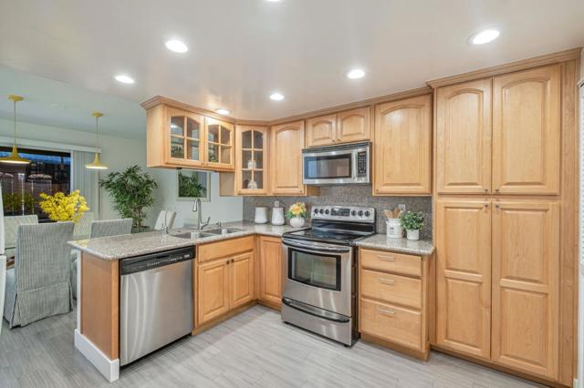 39623 Buena Vista Terrace, Fremont CA: https://media.crmls.org/mediaz/6377230b-c859-4781-af39-e3adf6b200a3.jpg