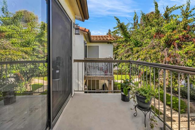 3566 Sunset Ln, San Diego CA: https://media.crmls.org/mediaz/63773f25-12d9-47a8-9a1b-da94ba50f768.jpg