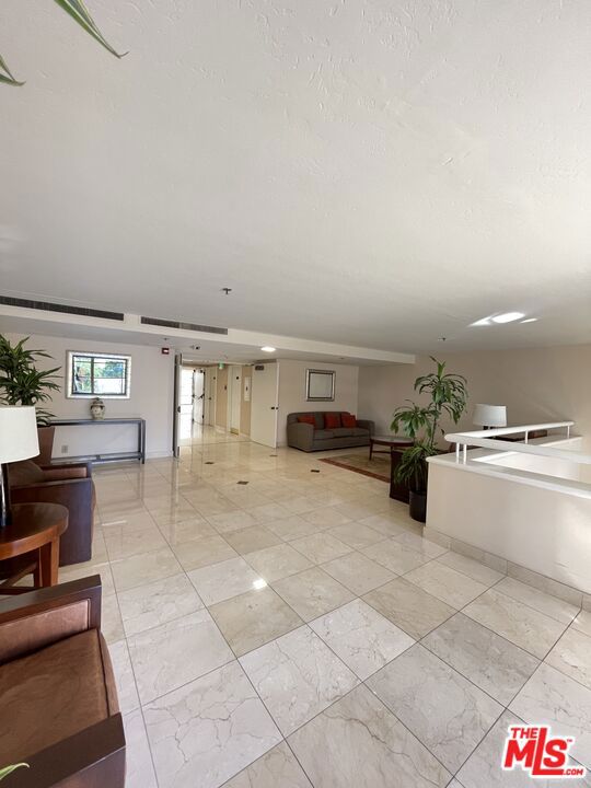 600 W 9th Street, Los Angeles CA: https://media.crmls.org/mediaz/63779b8e-7245-4acb-b5a7-2f78ad98ef31.jpg