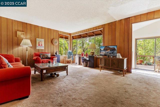 19 Via Floreado, Orinda CA: https://media.crmls.org/mediaz/6378486b-3be0-4852-bc06-cbe360c56f01.jpg