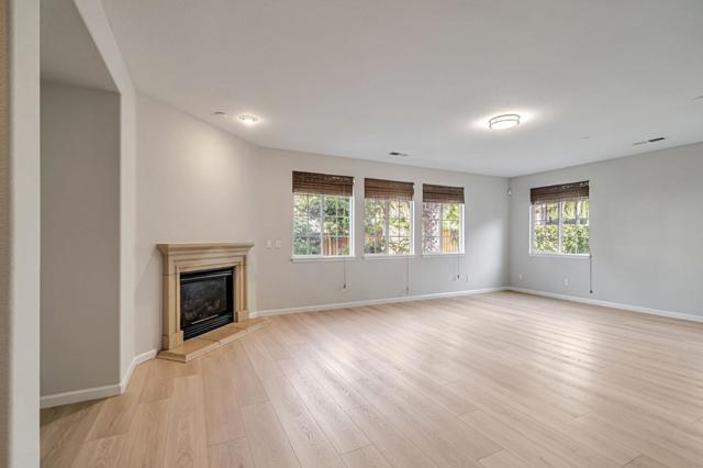 184 S Sonrisa Street, Mountain House CA: https://media.crmls.org/mediaz/63789866-e93c-4fe0-a462-55d2a4cfe3cd.jpg