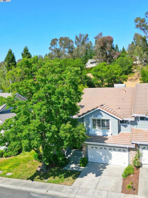 226 Promenade Ln, Danville CA: https://media.crmls.org/mediaz/637a07af-ddaa-4de9-81be-60b6d6eda2cb.jpg