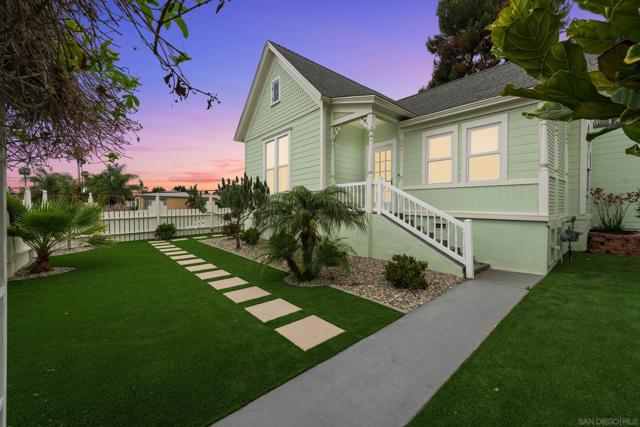 2104 Diamond St, San Diego CA: https://media.crmls.org/mediaz/637a7ea5-fb86-4657-80e5-7f6d025eadfa.jpg