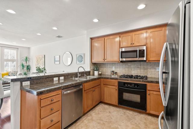952 Cole Place, Santa Clara CA: https://media.crmls.org/mediaz/637abe62-936a-46ce-abf3-495ecc3c6d0e.jpg