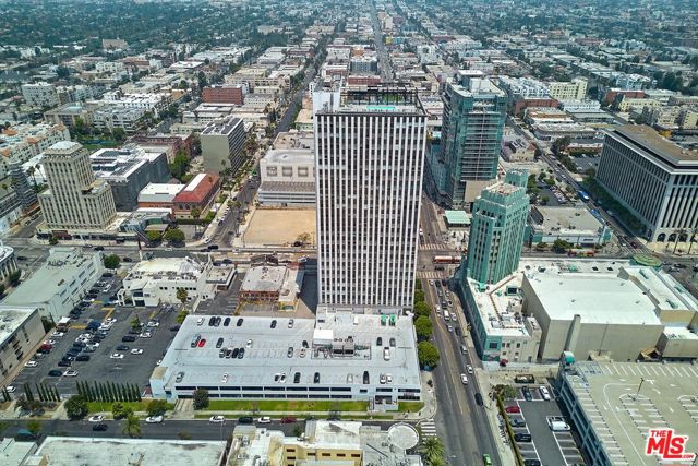 3810 Wilshire Boulevard, Los Angeles CA: https://media.crmls.org/mediaz/637b7be1-1a17-45d7-b1f9-964adbfa7260.jpg