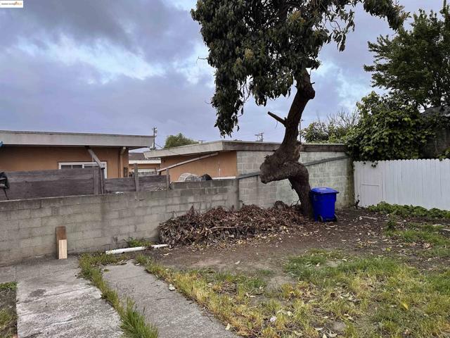 1342 Garvin Ave, Richmond CA: https://media.crmls.org/mediaz/637bba32-58d3-4ca4-96fb-704e70d05e5c.jpg