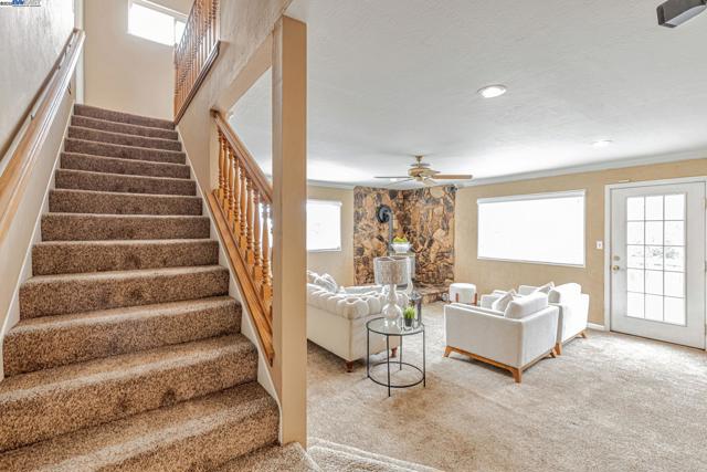 591 Vili Way, Pleasant Hill CA: https://media.crmls.org/mediaz/637bcdc4-e100-41cd-8b0a-17409c45a7f8.jpg