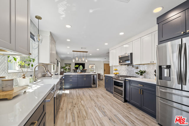 11023 Kling Street photo 9