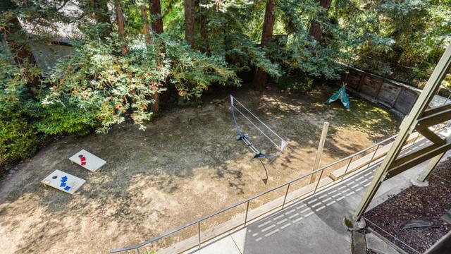 760 La Mesa Drive, Portola Valley CA: https://media.crmls.org/mediaz/637c4008-22c4-4892-b1b5-50b3b8cb4c74.jpg