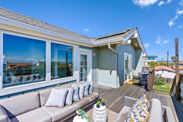 22956 E Cliff Drive, Santa Cruz CA: https://media.crmls.org/mediaz/637c43cb-54ff-487e-b6a5-f0658539ffa9.jpg