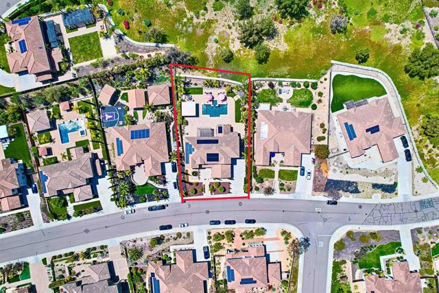 466 Agua Vista Dr, Chula Vista CA: https://media.crmls.org/mediaz/637c51c6-bede-45f5-9cc8-7cd99e3272a0.jpg