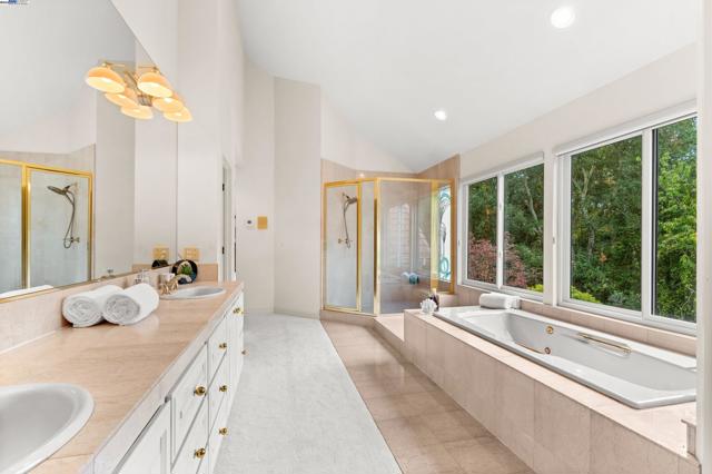 3146 Blackhawk Meadow Dr, Danville CA: https://media.crmls.org/mediaz/637c88b9-25c6-4b8f-9730-d0f650fa294a.jpg