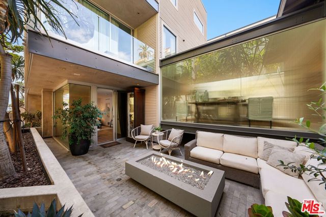 1012 2nd Street, Santa Monica CA: https://media.crmls.org/mediaz/637ca7d1-2b5e-4f69-8c63-5ffa3f5088e3.jpg