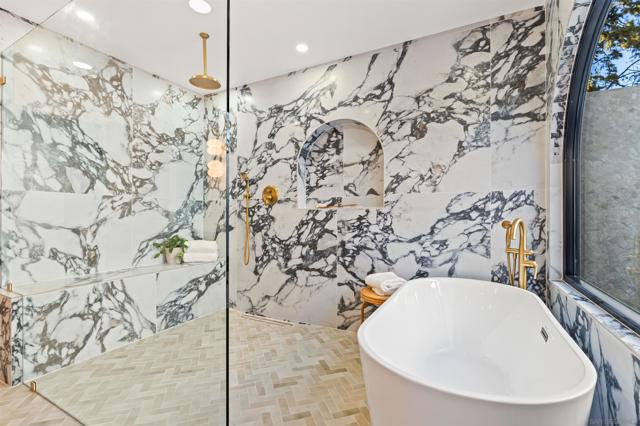 1170 Rancho Encinitas Dr, Encinitas CA: https://media.crmls.org/mediaz/637cc460-43cc-428f-bb8d-2137e347a290.jpg