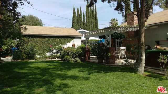 7903 Amestoy Avenue, Van Nuys CA: https://media.crmls.org/mediaz/637ce4b7-e177-4e47-92d1-d00f8dfb8a00.jpg