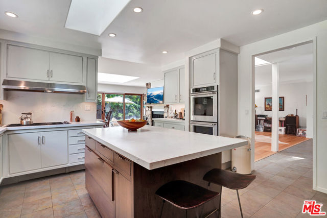 30612 Sicomoro Drive, Malibu CA: https://media.crmls.org/mediaz/637d0609-9a05-4e79-b53c-92b11846d58e.jpg