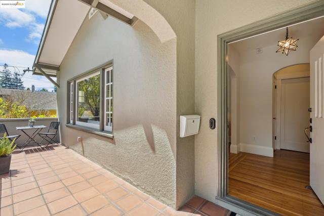 1071 Harvard Rd, Piedmont CA: https://media.crmls.org/mediaz/637db700-d379-4cf6-9615-a8395a9bc758.jpg