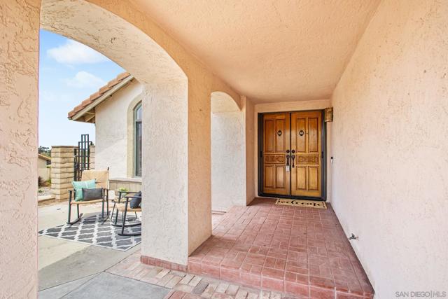 1009 Paseo La Cresta, Chula Vista CA: https://media.crmls.org/mediaz/637dcc25-9718-4c0f-8e5c-82d3419dad68.jpg
