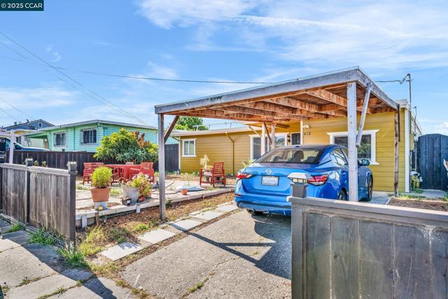 612 Thomas Dr, Richmond CA: https://media.crmls.org/mediaz/637e1a3a-d3cf-4471-a3cc-00c6396af41a.jpg
