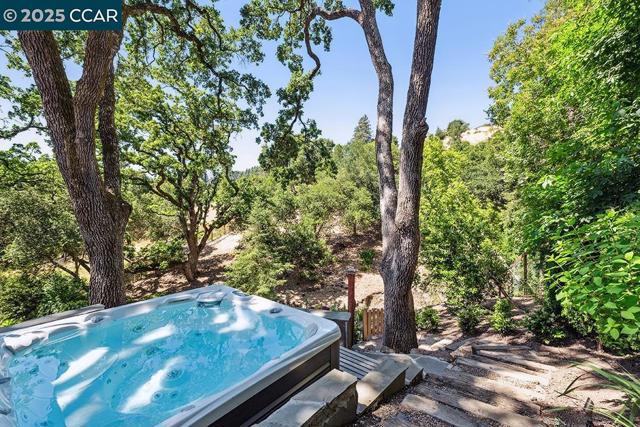 72 Davis Rd, Orinda CA: https://media.crmls.org/mediaz/637efddf-c617-4169-aca3-e40e06389eab.jpg