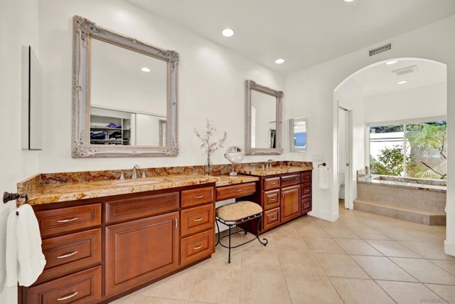 14265 Sandhill Rd, Poway CA: https://media.crmls.org/mediaz/637f1548-6c59-4afc-9359-a4a93541cb2e.jpg