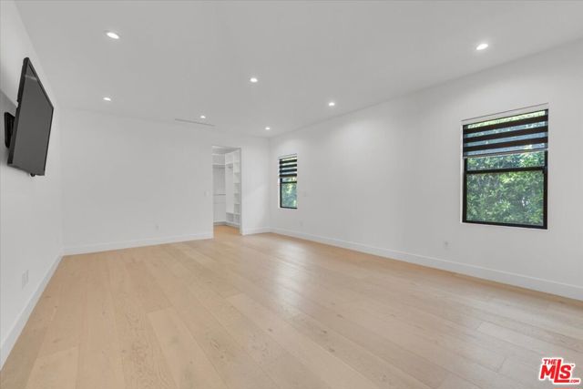 5456 Hazeltine Avenue, Sherman Oaks CA: https://media.crmls.org/mediaz/637f6b01-fb42-40af-a580-65dd101c9c45.jpg