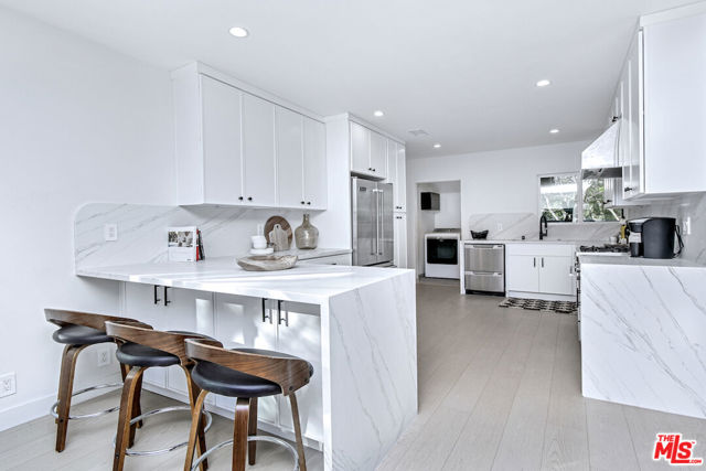 4512 Libbit Avenue, Encino CA: https://media.crmls.org/mediaz/637f7517-dadc-453a-a51f-f64b986a5eb0.jpg