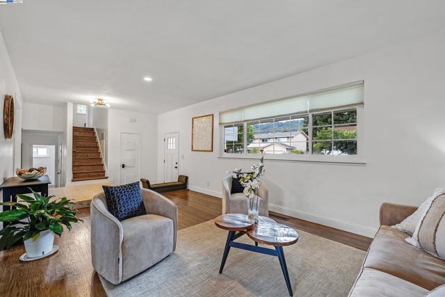 4421 Muirwood Dr, Pleasanton CA: https://media.crmls.org/mediaz/637fabd9-230c-4e55-b8f6-00ba4acbd346.jpg