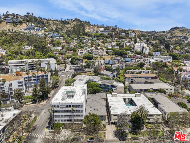 8231 De Longpre Avenue, West Hollywood CA: https://media.crmls.org/mediaz/637fc937-dadc-4a29-8935-ecf9a1f94b7d.jpg