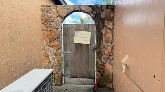 271 Paul Avenue, Salinas CA: https://media.crmls.org/mediaz/63801d93-e5bf-4dc1-991a-1bb9f3c00581.jpg