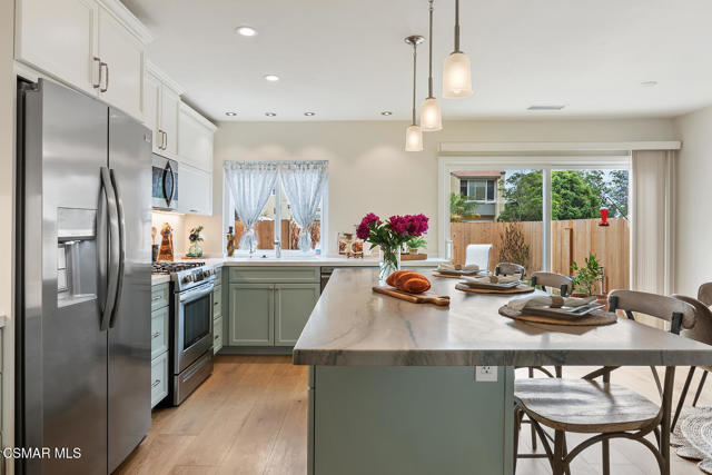 1617 Beagle Court, Ventura CA: https://media.crmls.org/mediaz/638092e8-5f79-435c-a4dc-8ba656bd225d.jpg