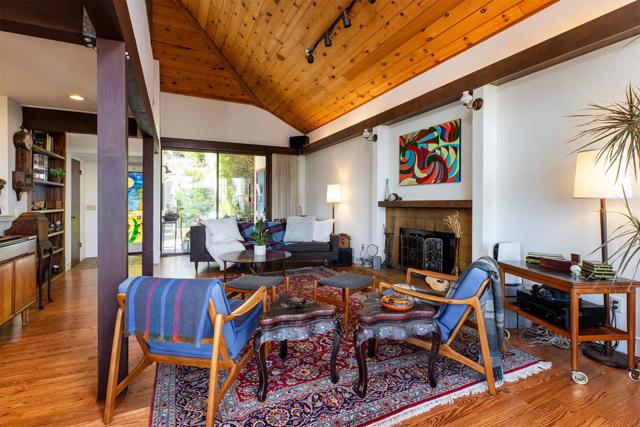 449 High Street, Santa Cruz CA: https://media.crmls.org/mediaz/63810297-719f-4aa2-90c2-224d1e51e1dd.jpg