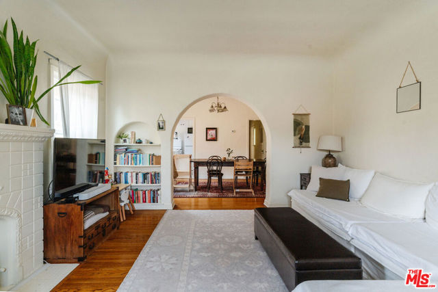 4426 Price Street, Los Angeles CA: https://media.crmls.org/mediaz/63811e22-8c13-42a9-83c0-4b6d57af049a.jpg