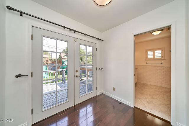 4916 Rupert Lane, La Canada Flintridge CA: https://media.crmls.org/mediaz/6381a00a-7bb6-4976-8019-7b07272f0ad3.jpg
