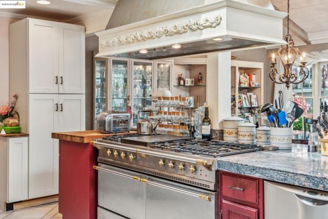 14 El Camino Moraga, Orinda CA: https://media.crmls.org/mediaz/6381dbde-e448-46b0-8f89-1988b79b304d.jpg