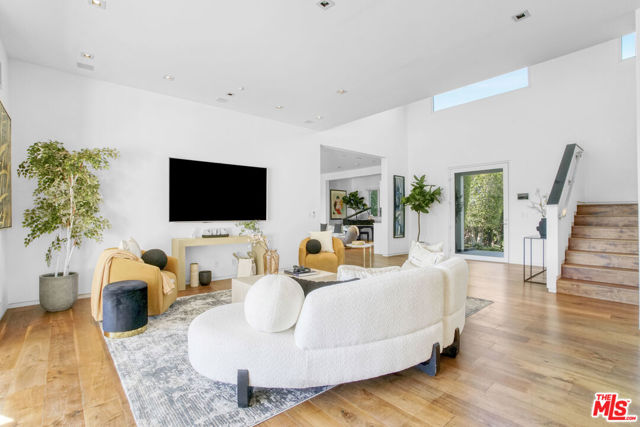 1116 Linda Flora Drive, Los Angeles CA: https://media.crmls.org/mediaz/63822989-9336-4957-b8eb-feb104e530cf.jpg
