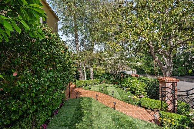 526 W Poplar Avenue, San Mateo CA: https://media.crmls.org/mediaz/63826e32-259e-486f-b178-823a70e9dbeb.jpg