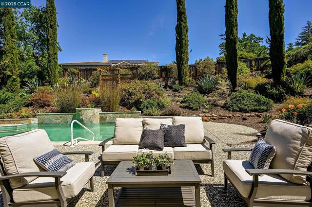 303 Ensley Court, Alamo CA: https://media.crmls.org/mediaz/63828aac-aaa6-4ee9-a64a-b8859bc7fb84.jpg