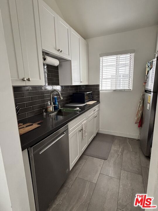 664 Marr Street, Venice CA: https://media.crmls.org/mediaz/6382ab95-93cd-4061-911e-15bc36be192a.jpg