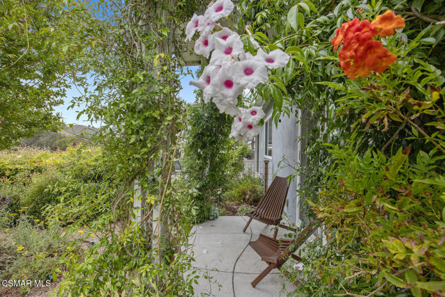 464 W Avenida De Las Flores, Thousand Oaks CA: https://media.crmls.org/mediaz/638307ab-0f7d-43ed-aee1-c0a28c7277b3.jpg