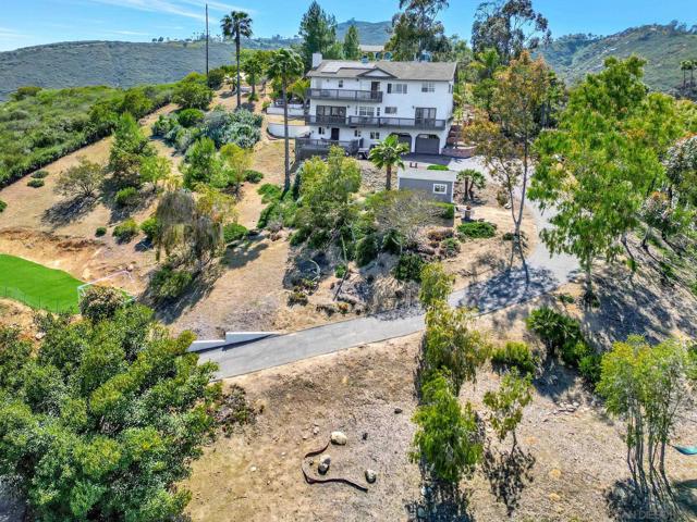 560 Seeforever Dr, San Marcos CA: https://media.crmls.org/mediaz/638315e9-001f-464e-bb64-8d04df8b98fb.jpg