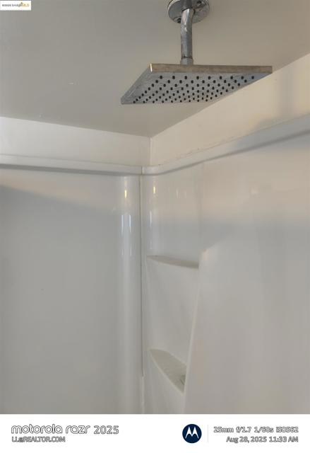 2820 LINDEN ST, Oakland CA: https://media.crmls.org/mediaz/6383a054-ae27-4763-bf73-e84894a49ed7.jpg