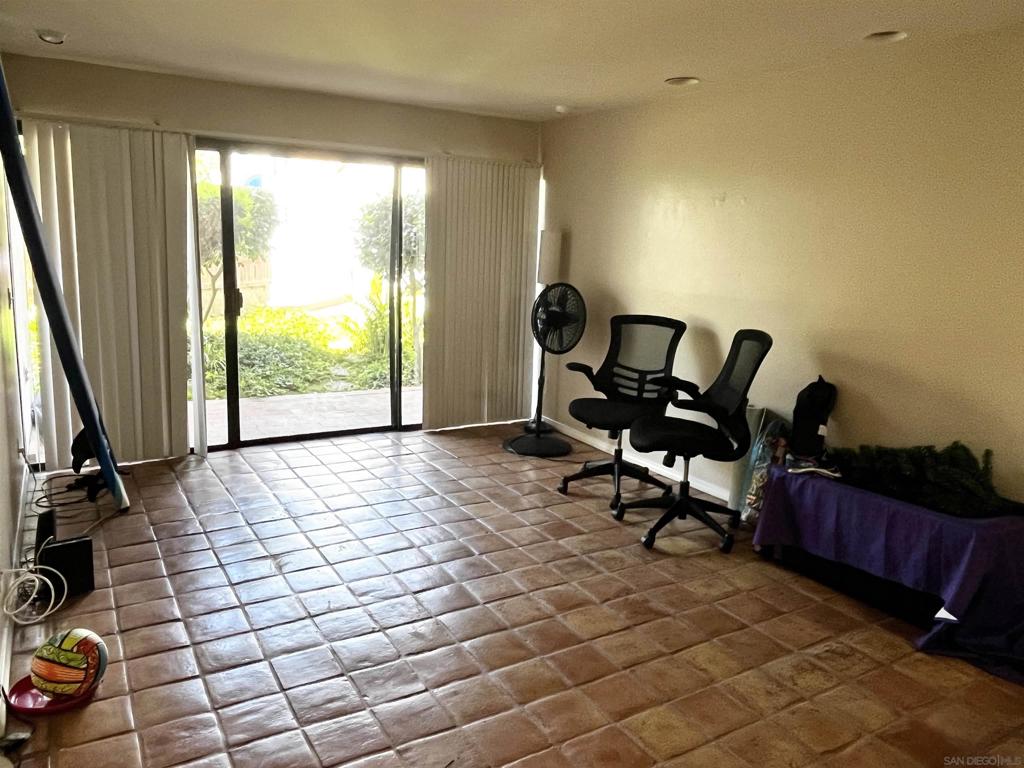 8332 Regents Rd - photo 3