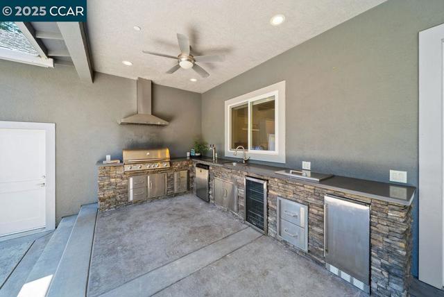 100 Alderwood Rd, Walnut Creek CA: https://media.crmls.org/mediaz/6383e0b7-143a-4619-83f7-791bd39ed40f.jpg