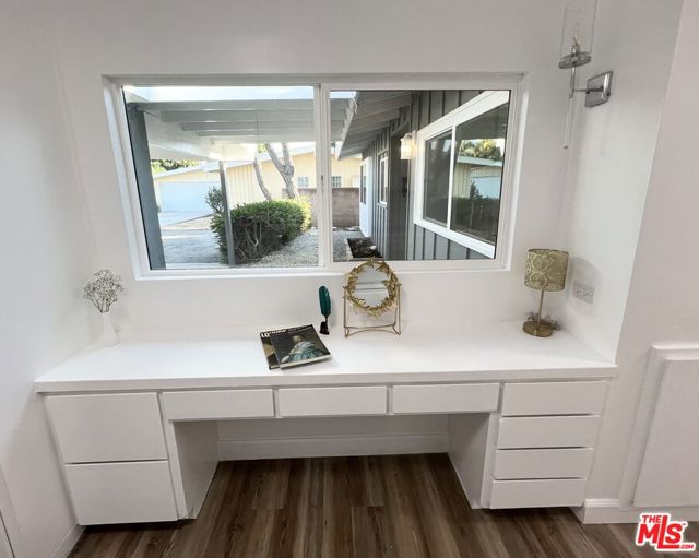 Built-in Desk in Laundry Room