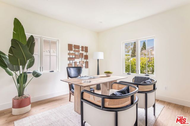 2455 23rd Street, Santa Monica CA: https://media.crmls.org/mediaz/6384067e-8104-4e87-91d2-41c8caa2bb43.jpg