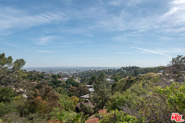 6155 W Rodgerton Drive, Los Angeles CA: https://media.crmls.org/mediaz/6384375f-0425-44c3-a6b2-a18377ec3943.jpg