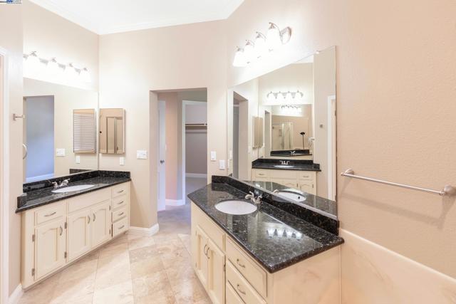 4009 W Lakeshore Drive, San Ramon CA: https://media.crmls.org/mediaz/63845034-8de3-4aea-8082-052c829e6843.jpg