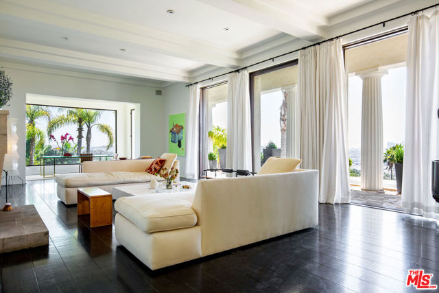 2249 Mountain Oak Drive, Los Angeles CA: https://media.crmls.org/mediaz/63847f39-20f9-4414-bf1e-6ef9a172676e.jpg