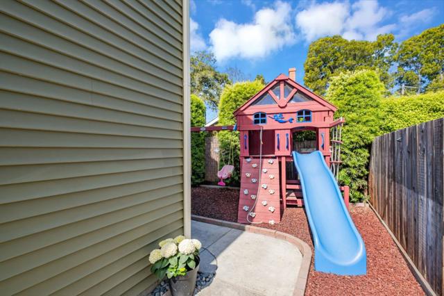 1647 Schooner Court, Santa Cruz CA: https://media.crmls.org/mediaz/6384c9ac-3619-4a16-9c17-a13bfdf4eb99.jpg